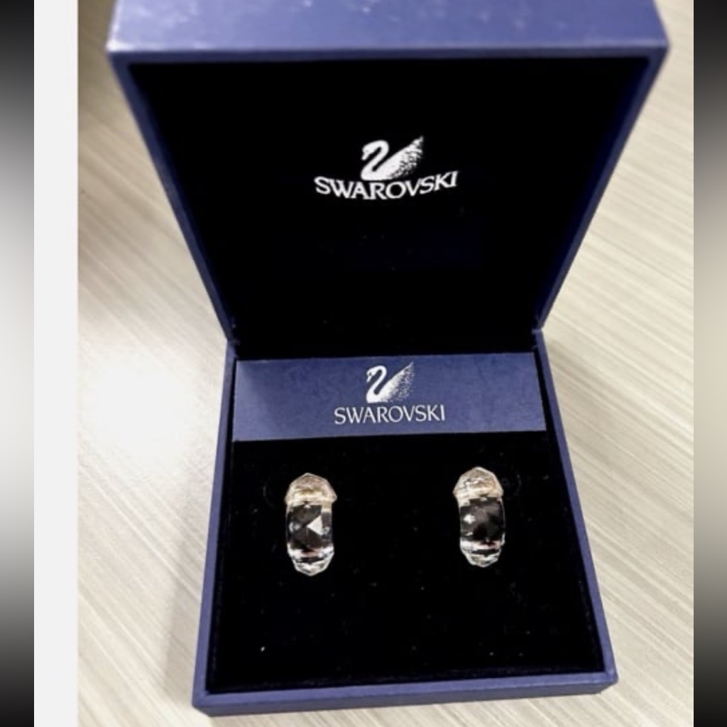 Rare Swarovski Half Hoop Solid Faceted Crystal Pierced Earrings Silver Tone 323 99$